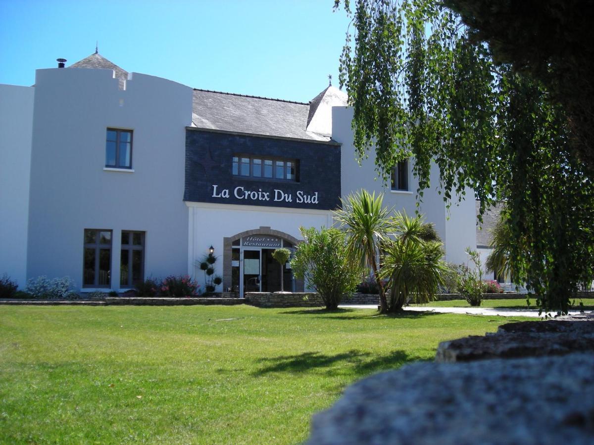 Logis Hotel La Croix Du Sud Le Tour-du-Parc Buitenkant foto